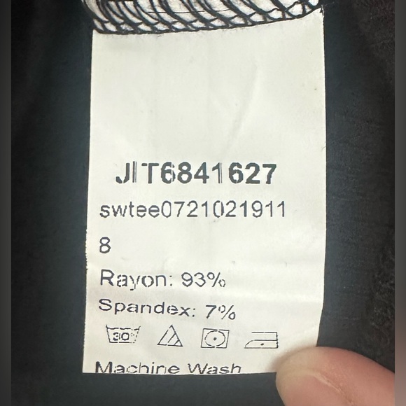 Shein Cropped Tee - Picture 4 of 4